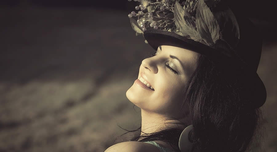 What do you call a person who always smiles?