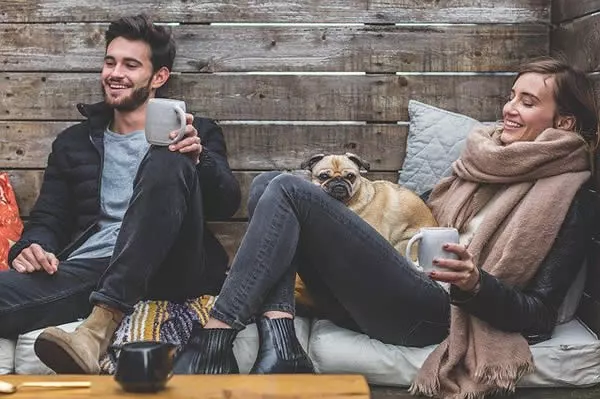 Fiends drinking coffee